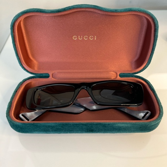 Gucci 52mm Slim Rectangular Sunglasses in Black with Pearl Interior- GG0516S 001 - Picture 3 of 11